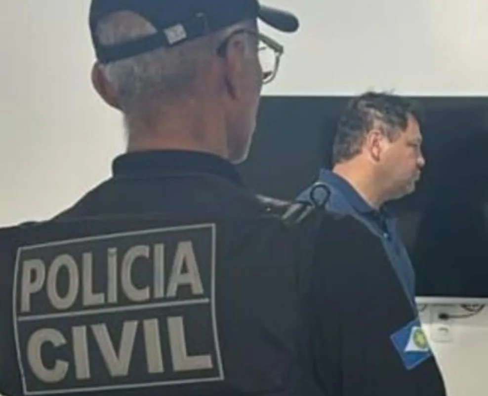 Quebra-quebra e agressão na Prefeitura de São Félix do Araguaia: Prefeito parte pra cima de músico durante cobrança de cachê