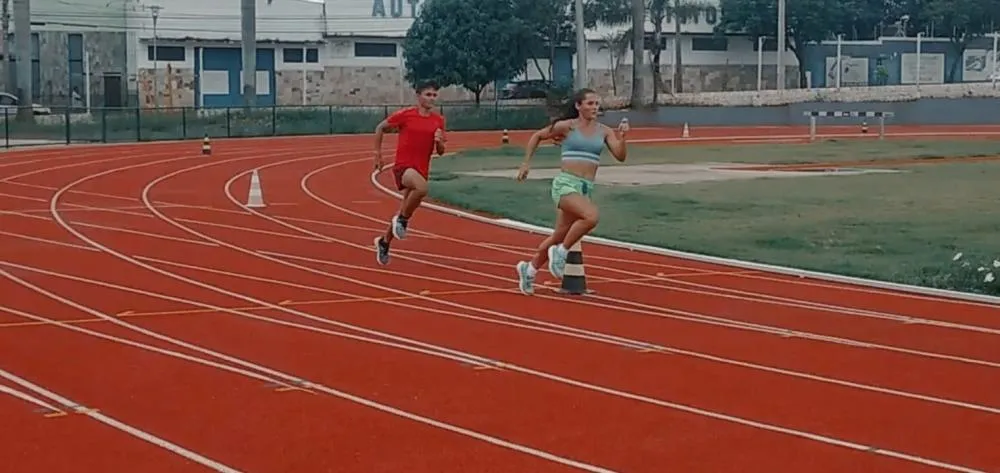 Corredores representam MT na competição indoor de atletismo em Santa Catarina